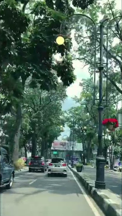Jalan Dago Bandung Sepi