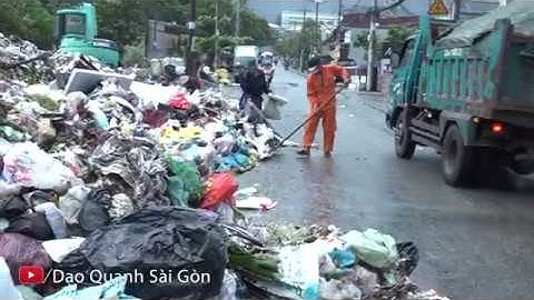 Bãi rác Tam Bình - Thủ Đức tràn ra cả đường, dân bức xúc không chịu nổi