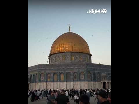 آلاف الفلسطينيين يؤدون صلاة عيد الأضحى في باحة المسجد الأقصى بالقدس