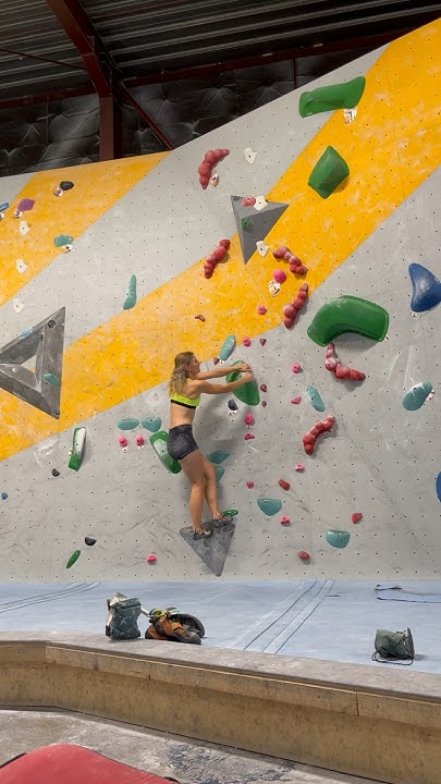 Blocbuster Kletterhalle Bielefeld Herforder Straße Bielefeld Fly, you fool | BlocBuster Bielefeld | comp style bouldering Germany