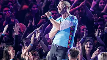 Coldplay | Chester Tribute Sings "Crawling" LIVE