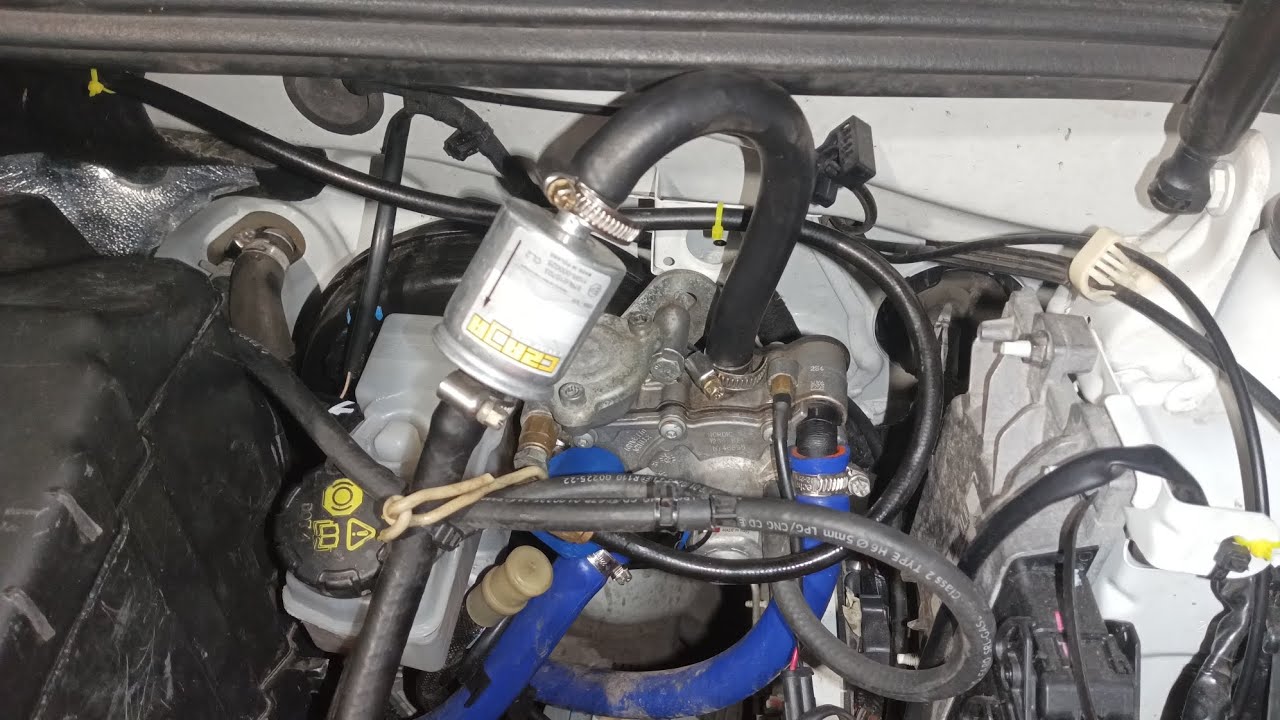 замена газового шланга на Рено Логан #deaf #глухие - YouTube