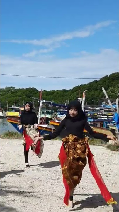 Tari Tradisional Prau Layar di pantai pengkolan kandangsemangkon #taritradisional #sd