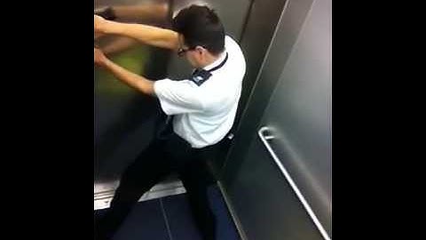 Vast in de lift