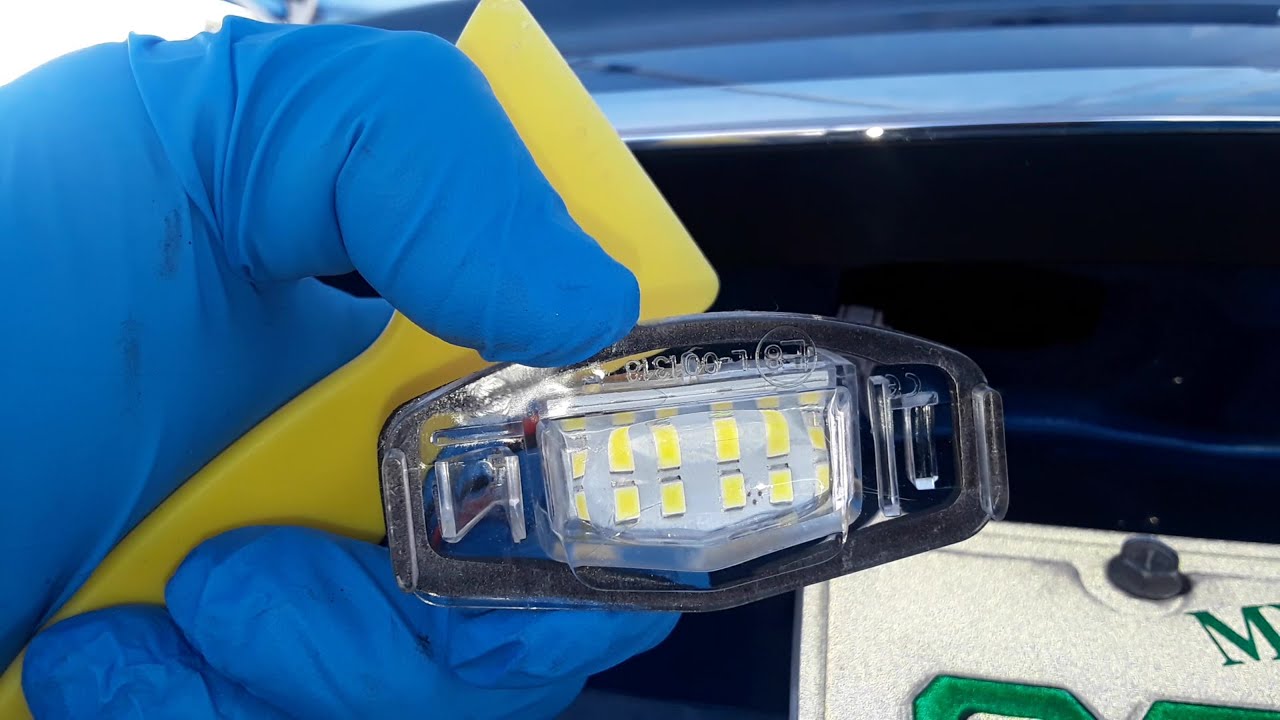 Instalar LED en las luces de la placa en HONDA CIVIC 2012 2015