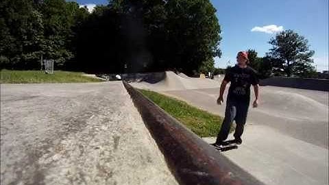 Trick of the Day #20. Backside Slash grind.