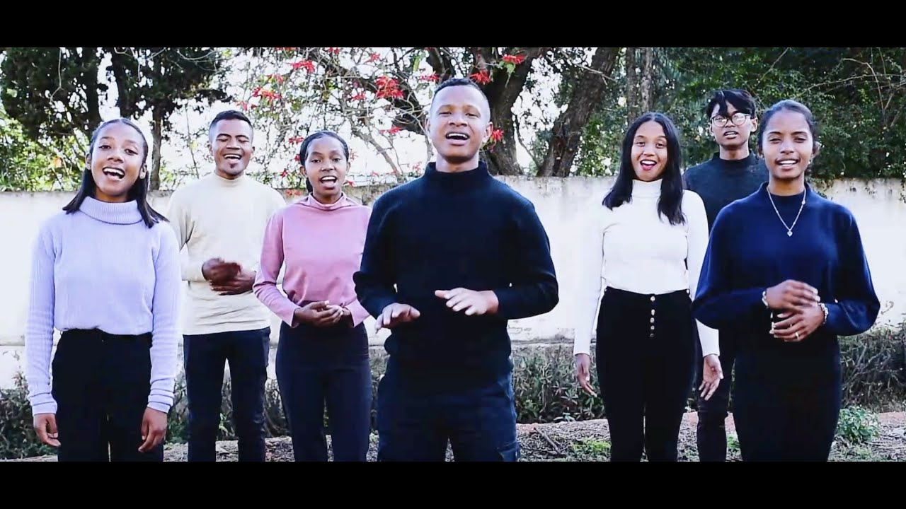 Sakaiza Tsara (Feat. Baobab Choir)