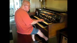 Mike Reed Plays Rinky Dink On His Hammond Organ
