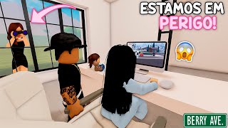 A MÃE DA BEBÊ ABANDONADA ESTÁ NOS PERSEGUINDO em BERRY AVENUE!😰