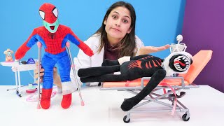 Spiderman ve Siren Kafa tartışmışlar ve hastanedeler! Süper Kahramanlar için Doktor Uff tedavi yaptı