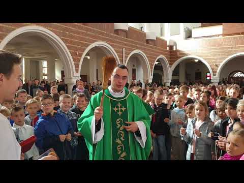 Wideo: Jak Poświęcić Krzyż Pektoralny W świątyni