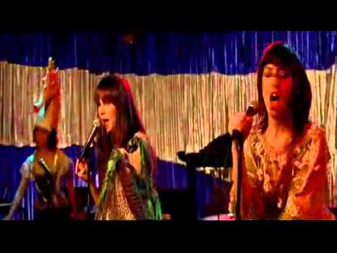Zooey Deschanel Uh Huh (Who are you) Yes man singing scene.flv