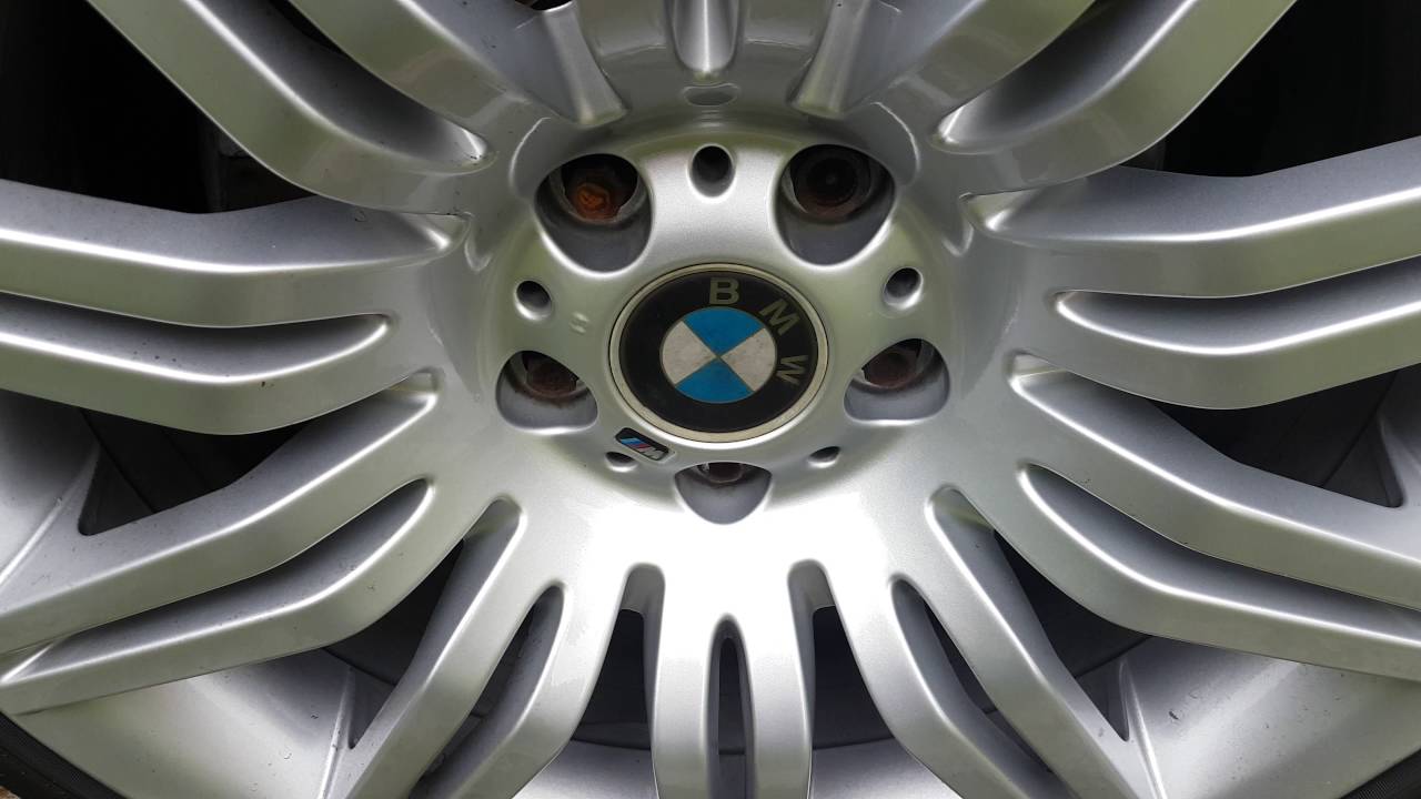 How to remove a BMW alloy wheel centre badge YouTube