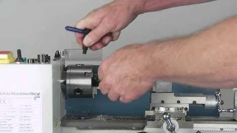 Inserting a New Workpiece - Adjusting the Chuck