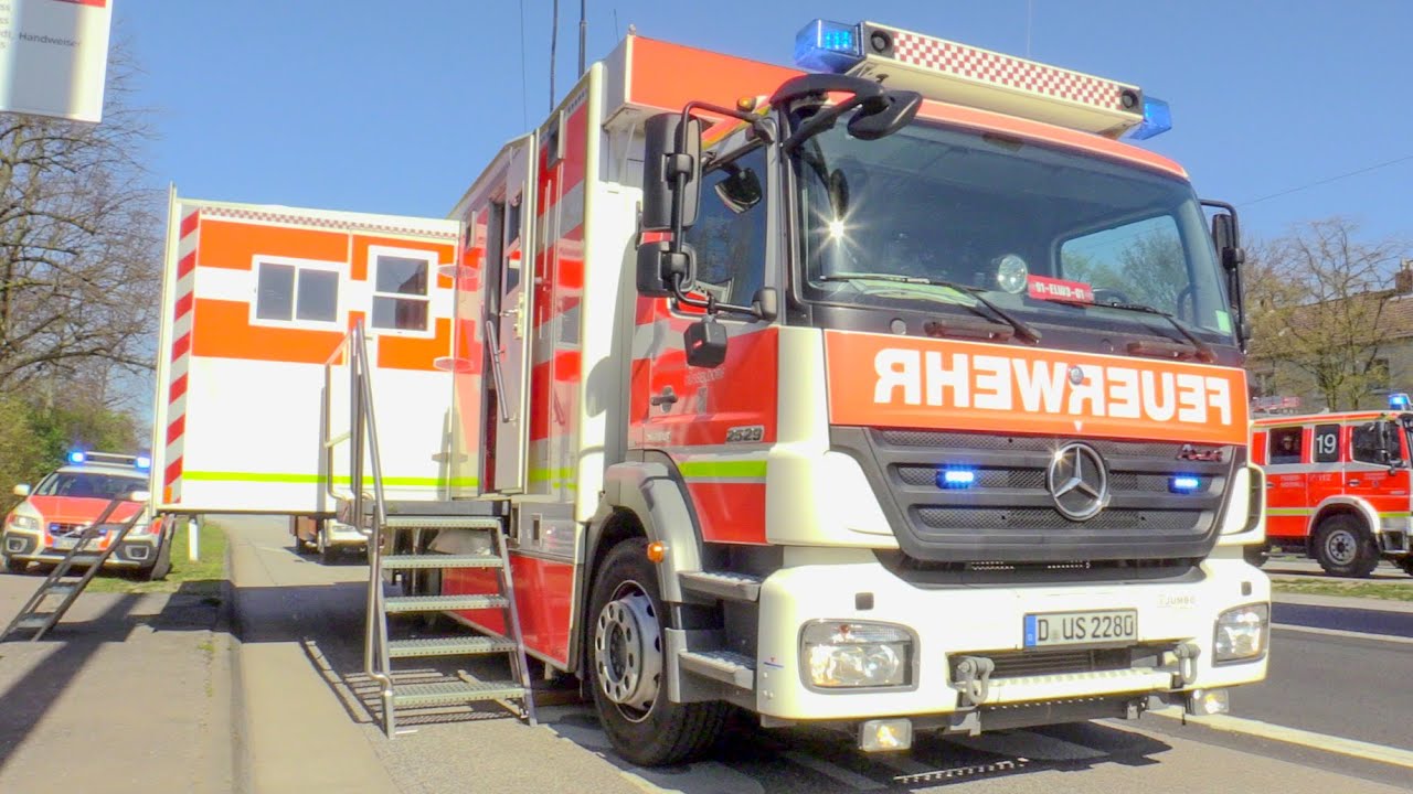 [GROSSEINSATZ DER FEUERWEHR DÜSSELDORF] - Lösungsmittel aus LKW-Tankcontainer ausgelaufen -