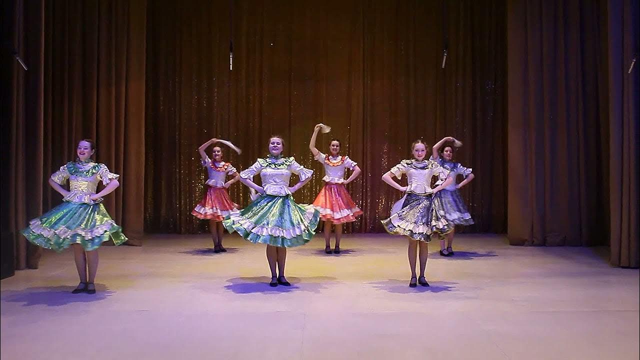 Танец п. Фон для испанского танца. Кастаньеты для фламенко. Пикассо три танцора 1925. Танец п.