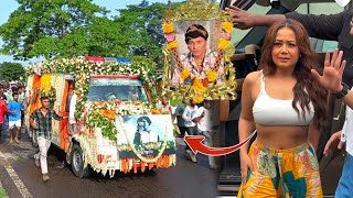 Neha Kakkar Gets Emotional π At Singer Zubeen Garg Prayer Meet
