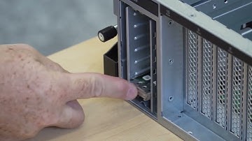 Lenovo ThinkSystem SR675 V3 installing an E1.S drive backplane