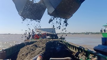 Ghe sắt nhận cát / trên sông nước miền Tây / mùa gió bắc