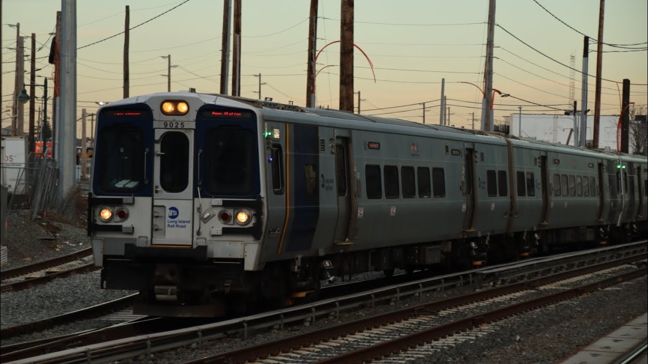 some-lirr-evening-rush-action-on-the-old-schedules-mineola-02-13