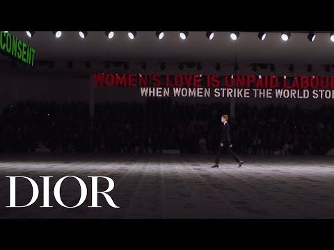 Video: Pertunjukan Dior Di Paris