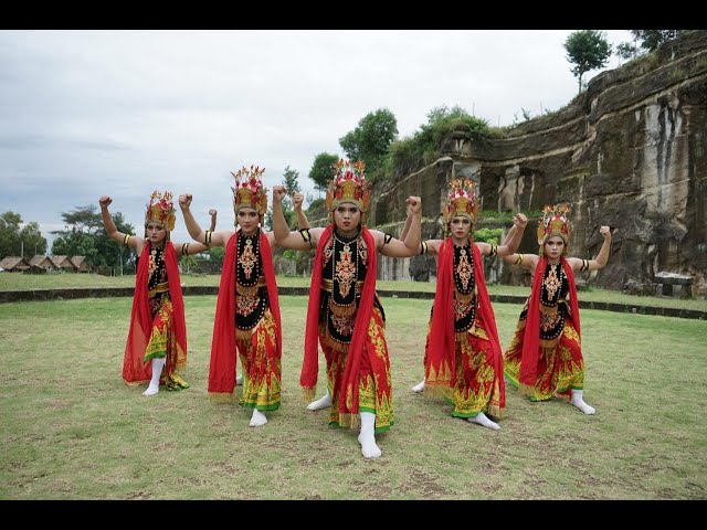Tari Gandrung Marsan (Banyuwangi Traditional Dance) class=