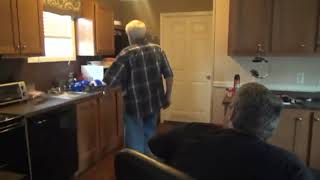 Nonno Spacca Bolletta Della Luce Da 900