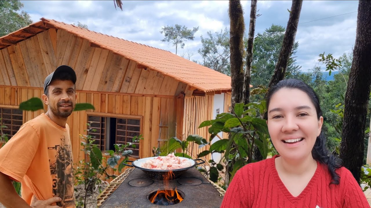 Hoje rolou até porco caipira na construção do sítio🐷/Oitão pronto.#casanaroça 