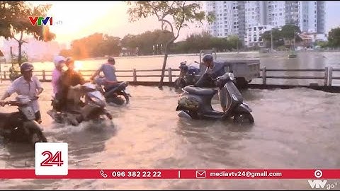 TPHCM: Triều cường đạt đỉnh, đường phố biến thành sông | VTV24