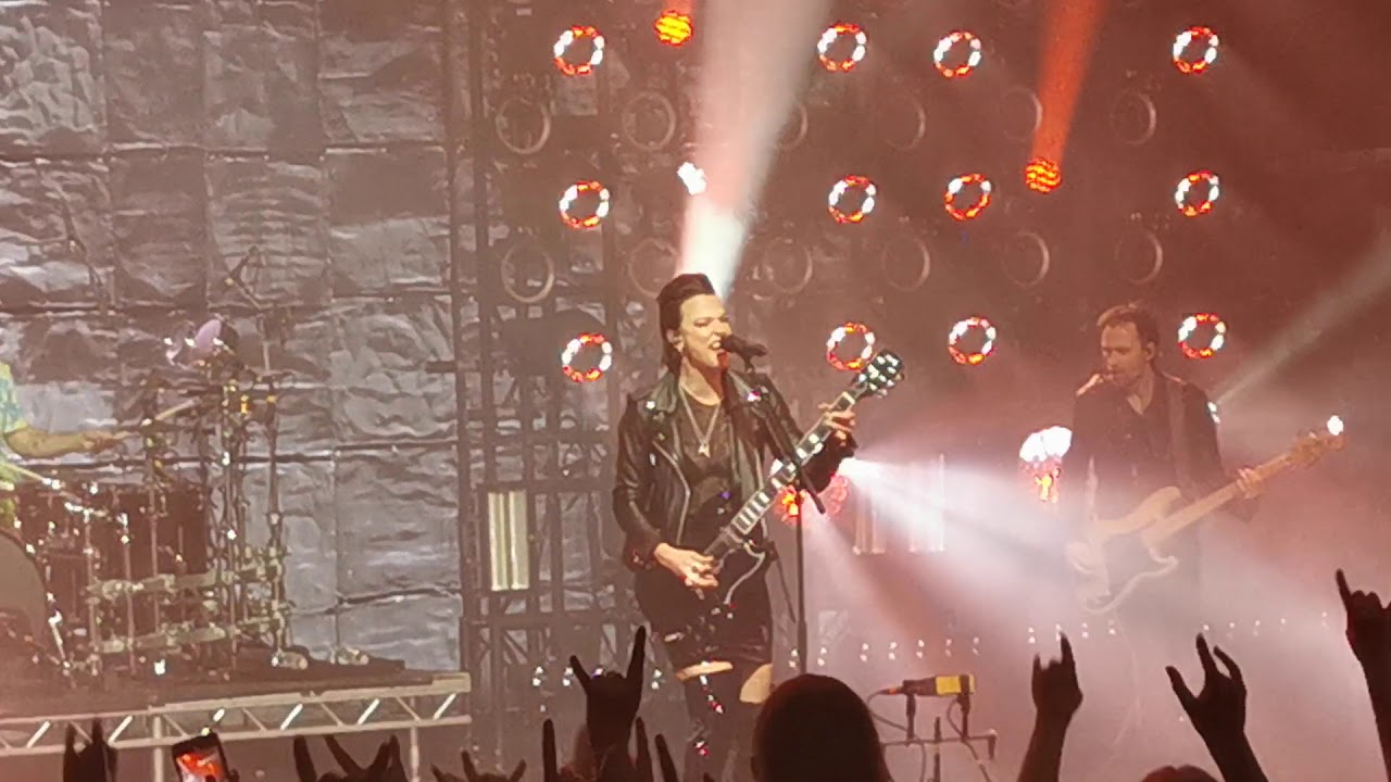 Halestorm - Black Vultures