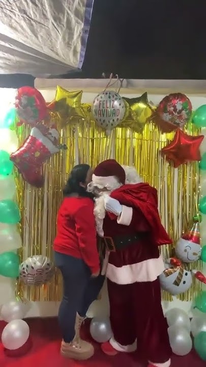 Santa Claus Le Dio Un Beso A Mama Santa claus le dio un beso a mama #navidad #santaclaus - YouTube