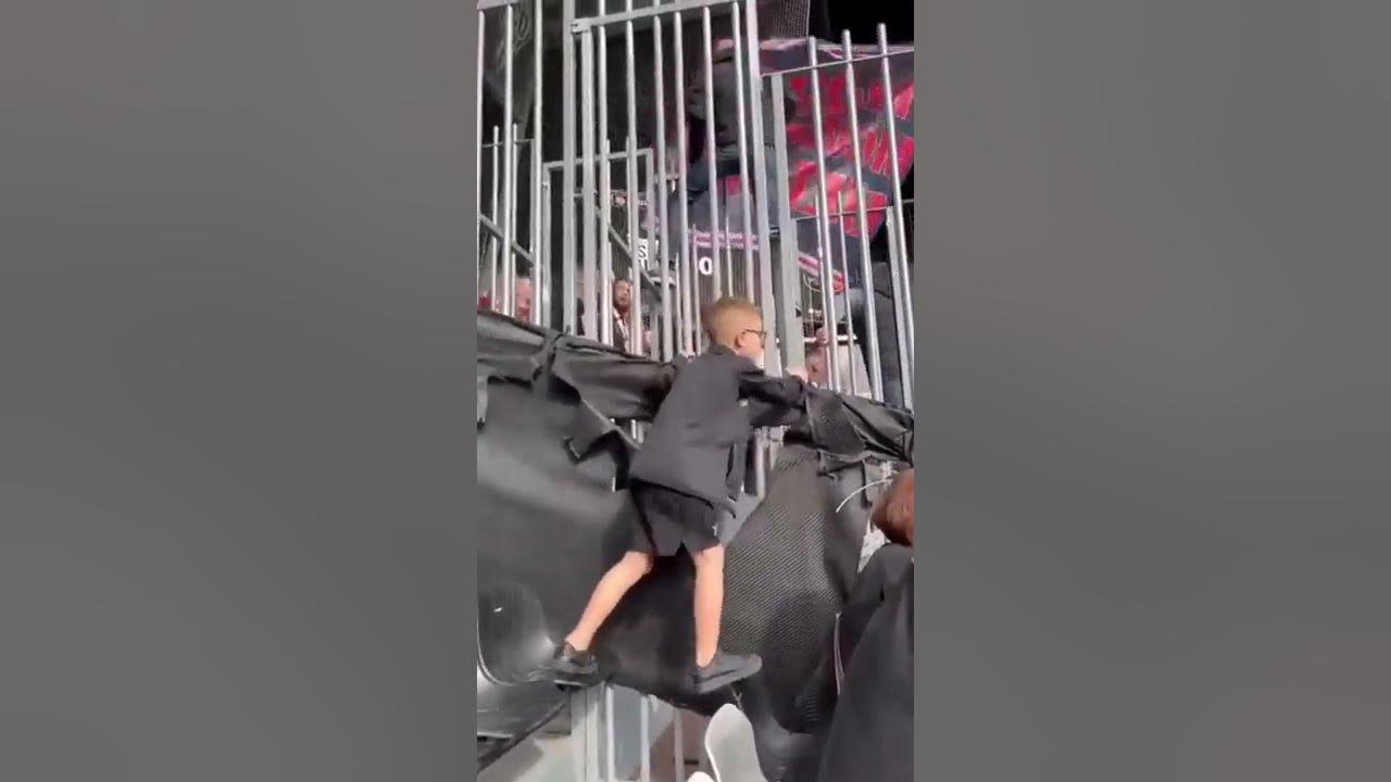 THE NEW GENERATION OF ULTRAS! (INCREDIBLE SINGING CHILD)