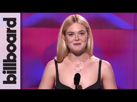 Video: Babygezicht: Selena Gomez, Elle Fanning En Andere Populaire Actrices Met Een Popachtig Uiterlijk