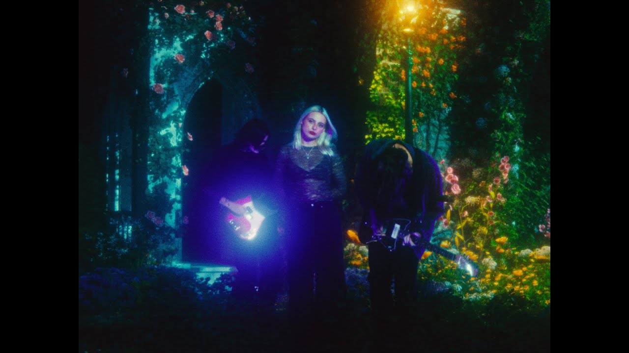 Tonton Eliza & The Delusionals - Lately ft. Brian Aubert (Silversun Pickups) - Official Music Video di YouTube Tonton Eliza & The Delusionals - Lately ft. Brian Aubert (Silversun Pickups) - Official Music Video di YouTube