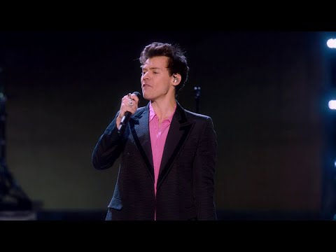 Harry Styles - Kiwi (Live From The Victoria’s Secret Fashion Show 2017) (Best Quality)