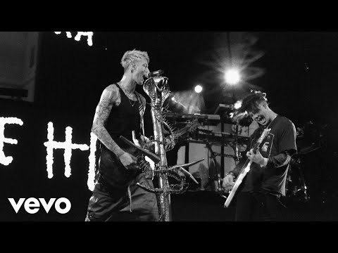 Machine Gun Kelly - I Think I'm OKAY ft. YUNGBLUD, Travis Barker (Live in Denver)