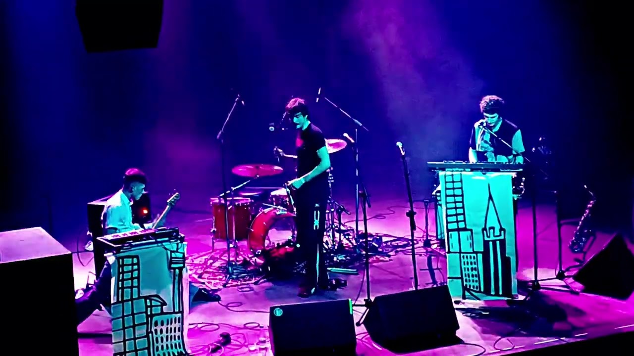 SAL DEL COCHE ZUZENEAN KAFE ANTZOKIAN (BILBO) 2025/02/13