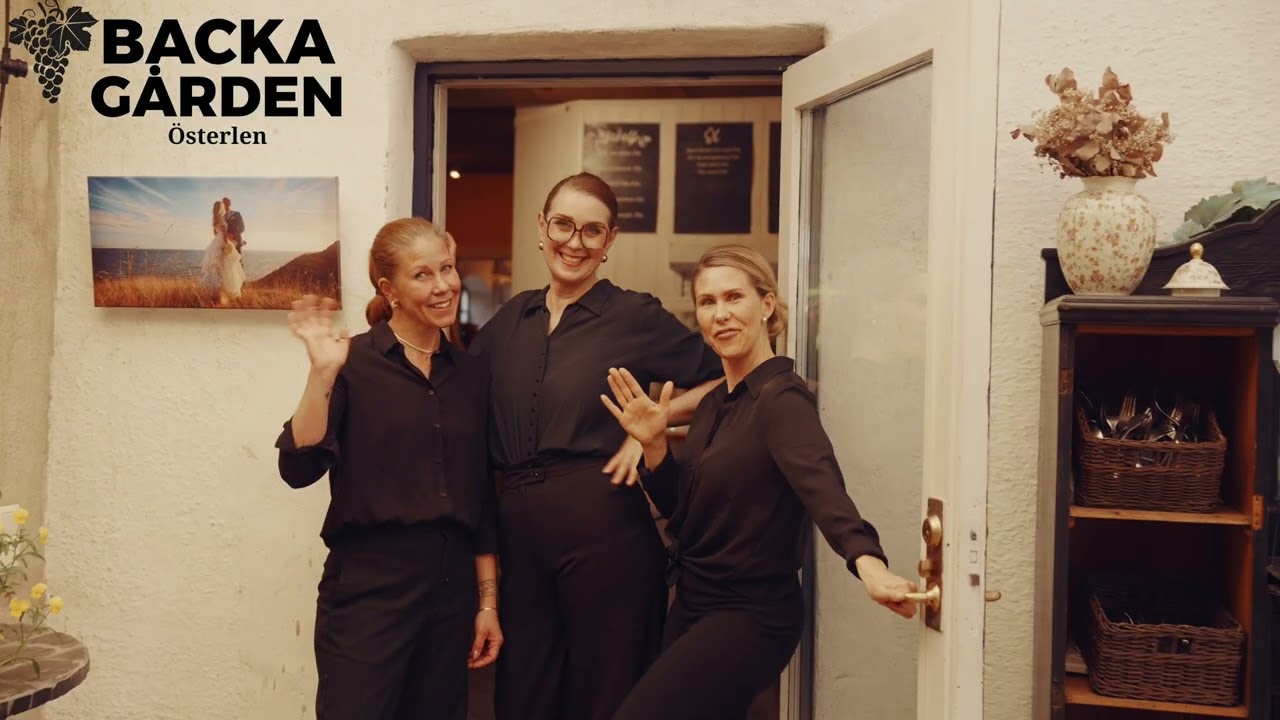 Stillbild ur filmen Backagården på Österlen