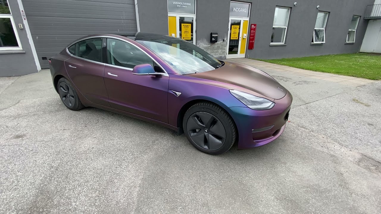 Bilindpakning af Tesla Y i folie 