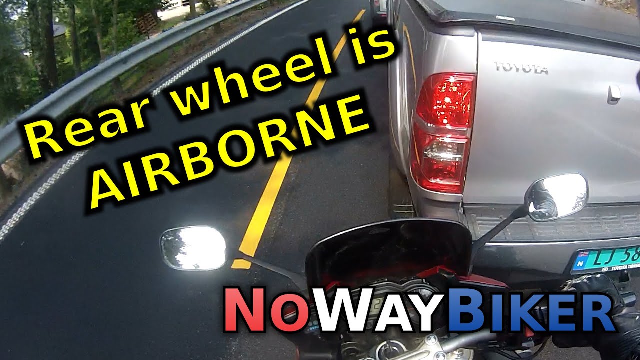 Close call/near crash! Motorcycle nearly rear ends car (Yamaha FZ1 ...