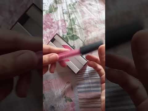 Video: Huda Beauty Gossip Gurl Liquid Matte lūpu krāsu apskats