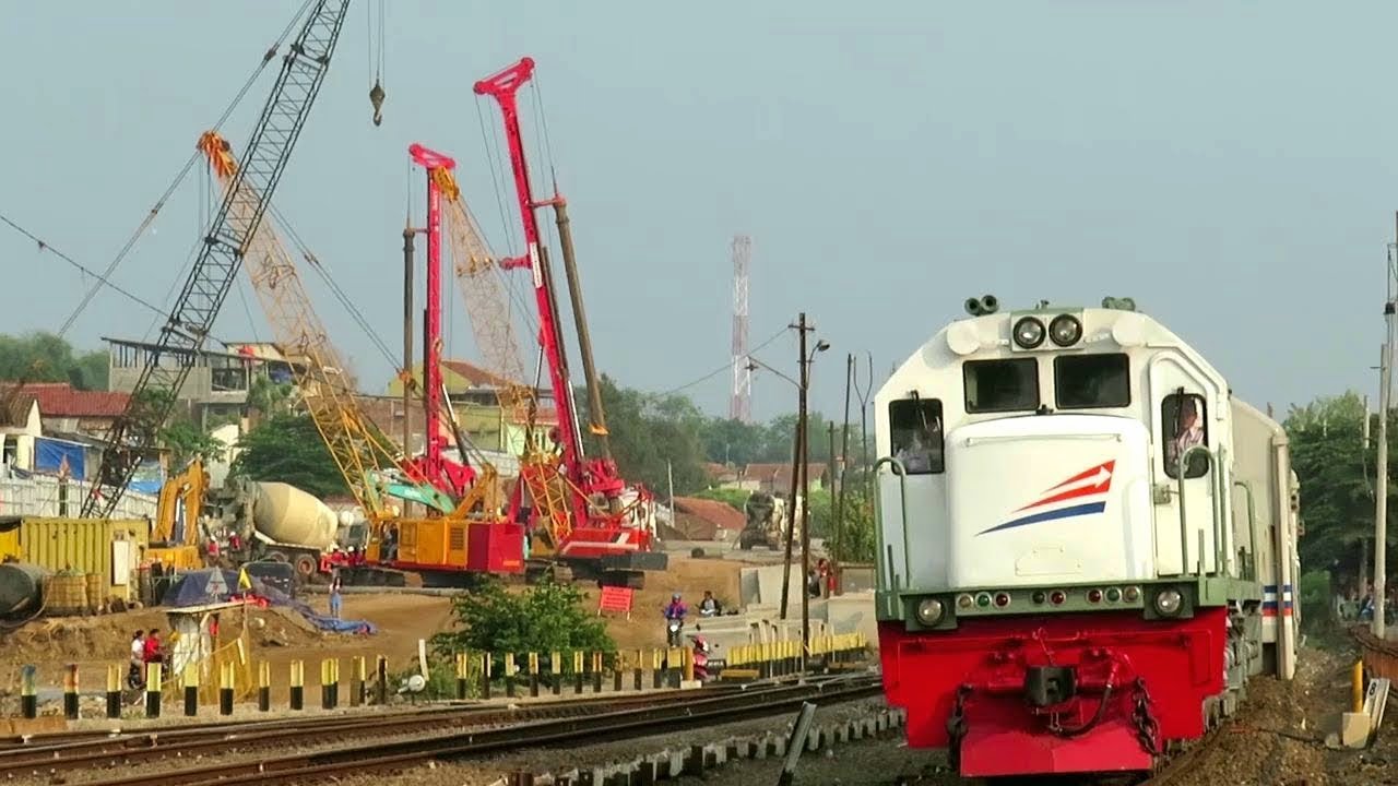 Proyek KA Cepat l Kereta Api Cepat Dan Kereta Api Biasa Akan