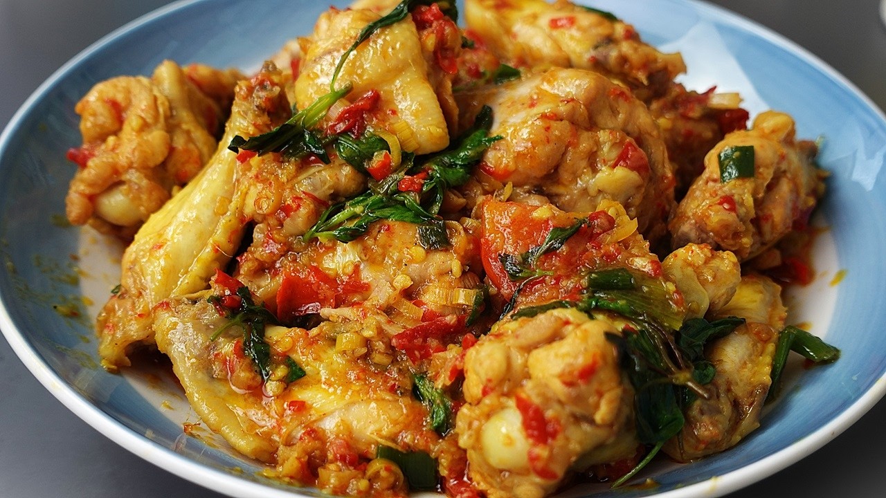 Resep Ayam Woku khas Manado pedas dan wangi rempah