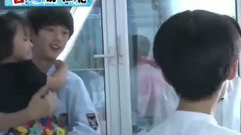 Ding ChengXin with little kids