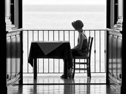 Putar It's Too Late - Ayọ