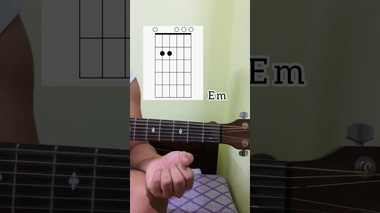 Easy guitar chord for beginners (Em) 