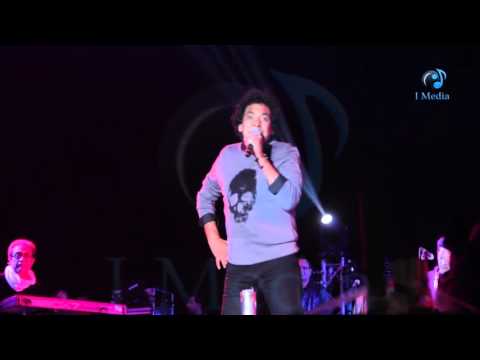 حفلة محمد منير أسمع حبيبتي مد أيديك بطريقة جديدة لأول مرة 