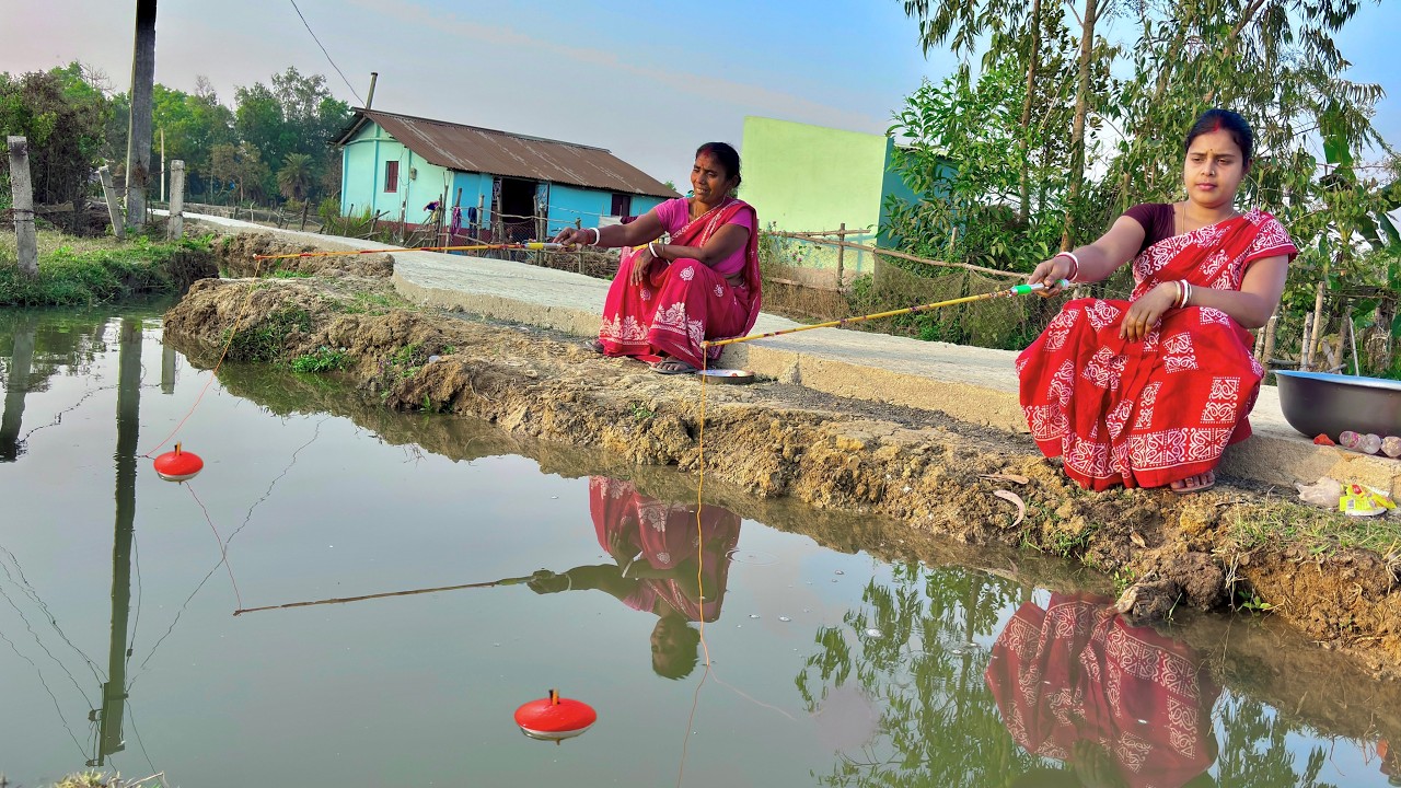 Fishing Video🎣🎣 || Village Fisherman Fishing In the canal Using Hook Catch Many Fish #fishing_hooks