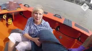 Rnli rescue woman clinging to river ...