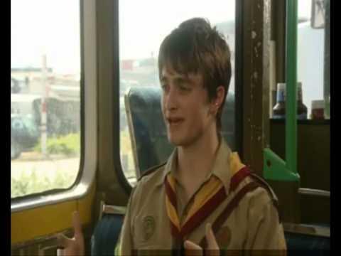 EXTRAS Bloopers: Daniel Radcliffe & Warwick Davis 'Flute' - YouTube